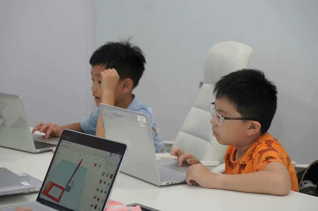 Futurum Academy students preparing DSA portfolio work