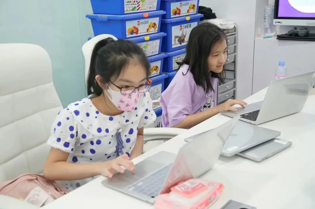 Inside a Futurum Academy class